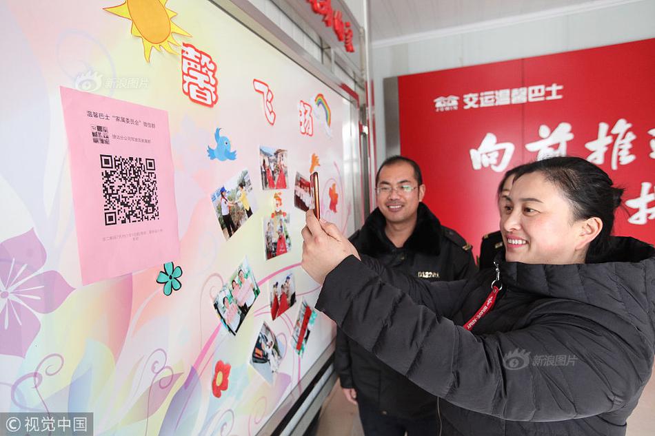 A school held a science fair where students presented their research projects to judges