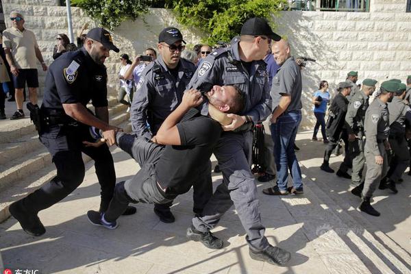 The government announced a new program to help homeless people find permanent housing with a budget of $130 million