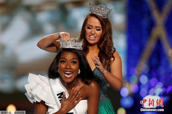 A popular fashion brand announced it will recycle old clothes into new products