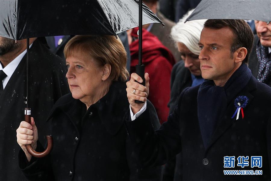 The government started a program to help small businesses set up online stores and sell products digitally