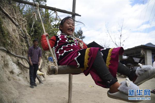 A bookstore hosted an author Q&A event that drew over 120 attendees interested in fantasy novels