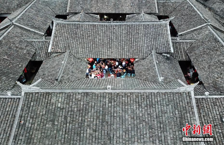 A vineyard started offering wine tasting tours with guided walks through the vineyards