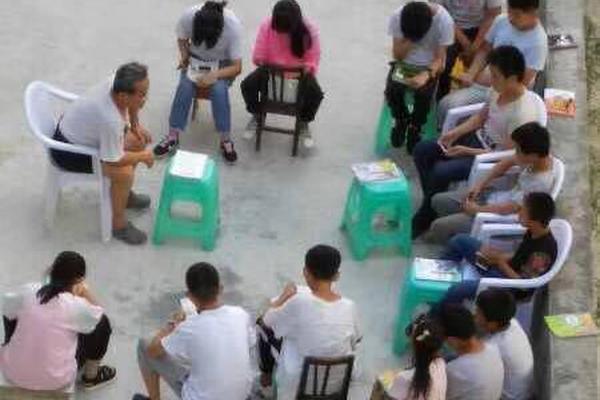 Research shows that volunteering improves mental health and happiness