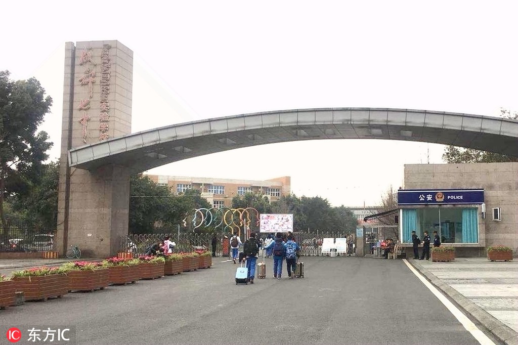 The government announced plans to build a new airport in a growing coastal city