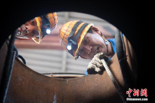 Paramedics use new blood clot treatment device to save stroke patients