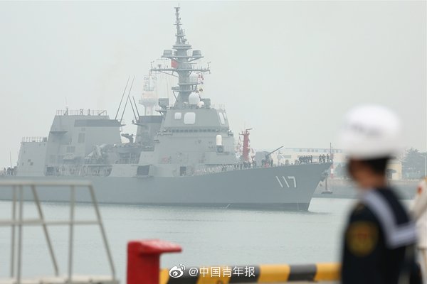 A university offered online courses in business and marketing for working professionals