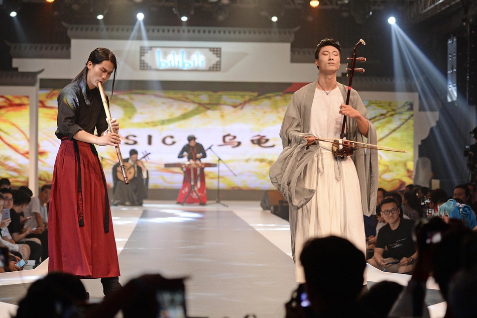 The national tennis tournament attracted top players from around the world