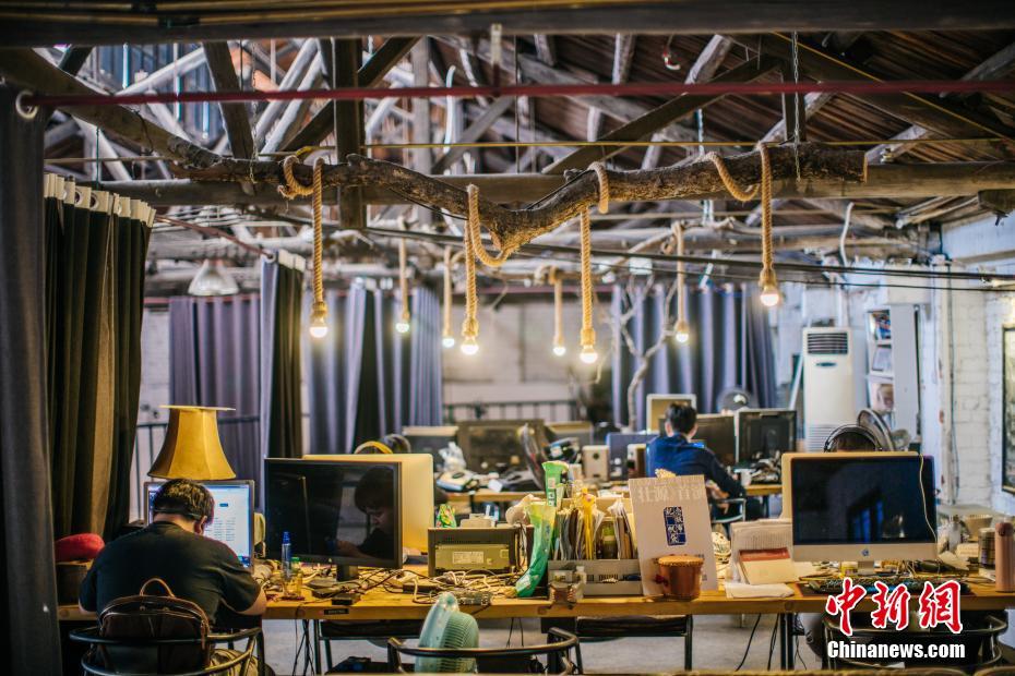 A restaurant started offering takeout and delivery services to meet customer demand during busy times