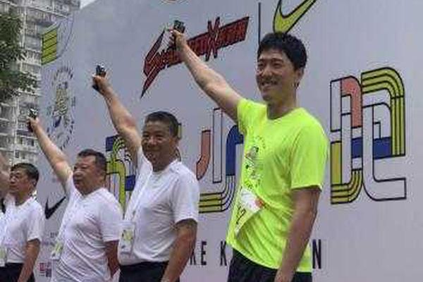 A coffee shop started using coffee grounds to make compost for a local community garden