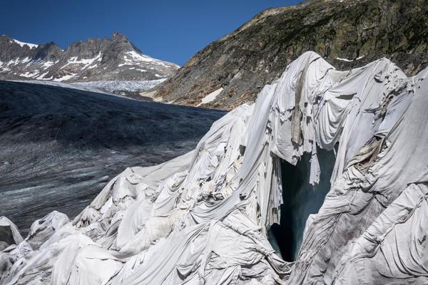 A school district bought new textbooks for students in all grades