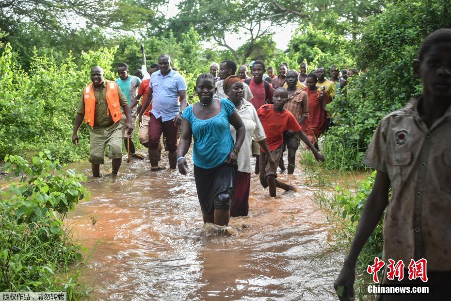 A community garden donated 100 pounds of carrots to a local senior center