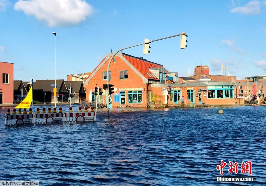 Engineers test new technology to clean up oil spills more efficiently