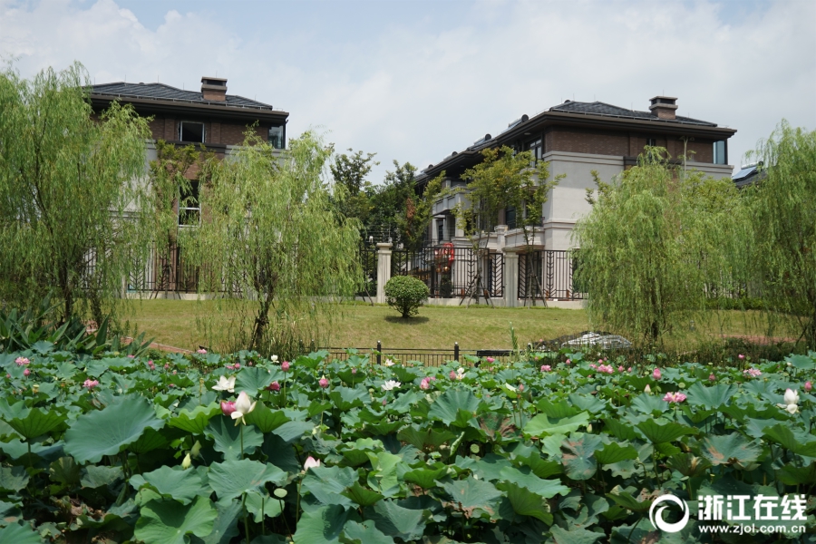 The government launched a campaign to promote tourism in small towns with historical sites