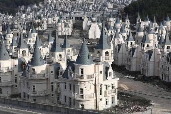 The national tennis tournament attracted over 100000 spectators this year