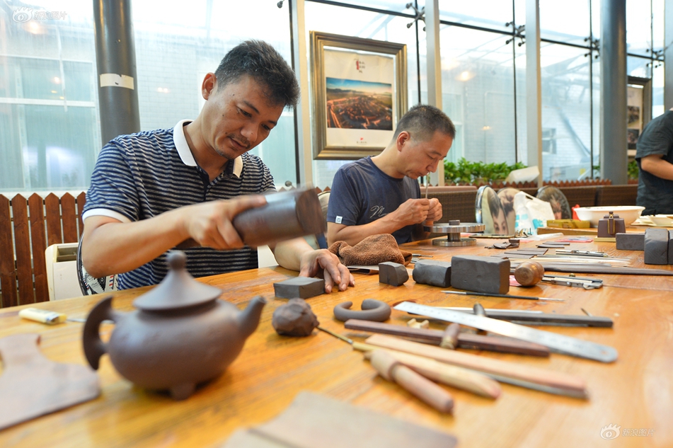 A popular online retailer expanded its product range to include more green products