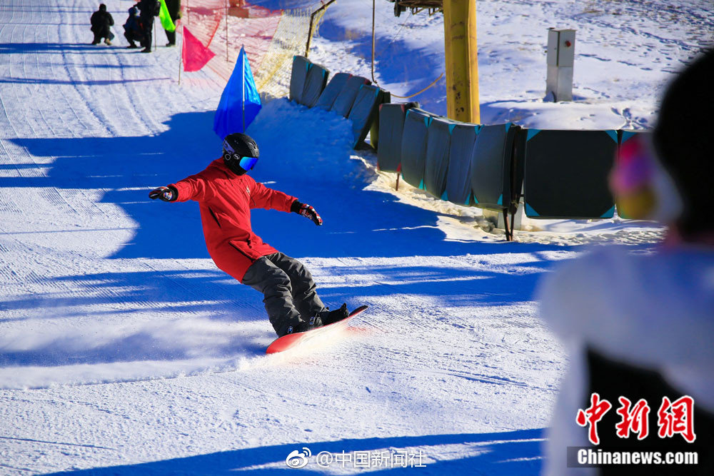 A charity organized a 10K run that raised $40,000 for homeless shelters