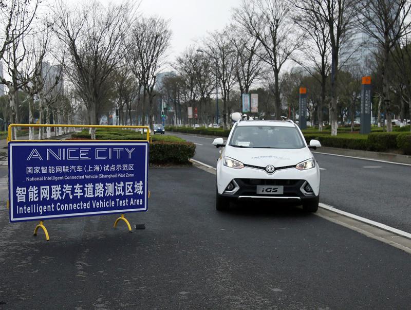 A car accident resulted in minor injuries for the drivers involved