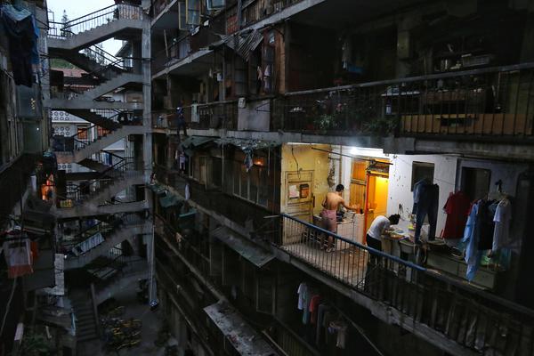 A bakery started creating custom cakes for weddings, birthdays, and corporate events