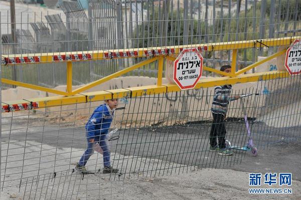 A luxury hotel chain decided to replace all single-use plastic bottles with glass containers