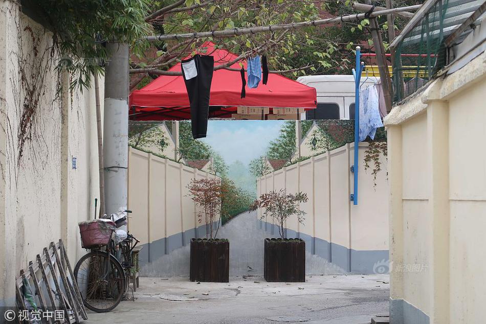 Theater shows classic film with live musical accompaniment