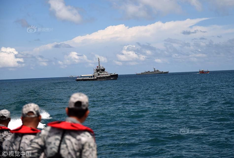 A protest against racial discrimination drew 10,000 participants in the city center