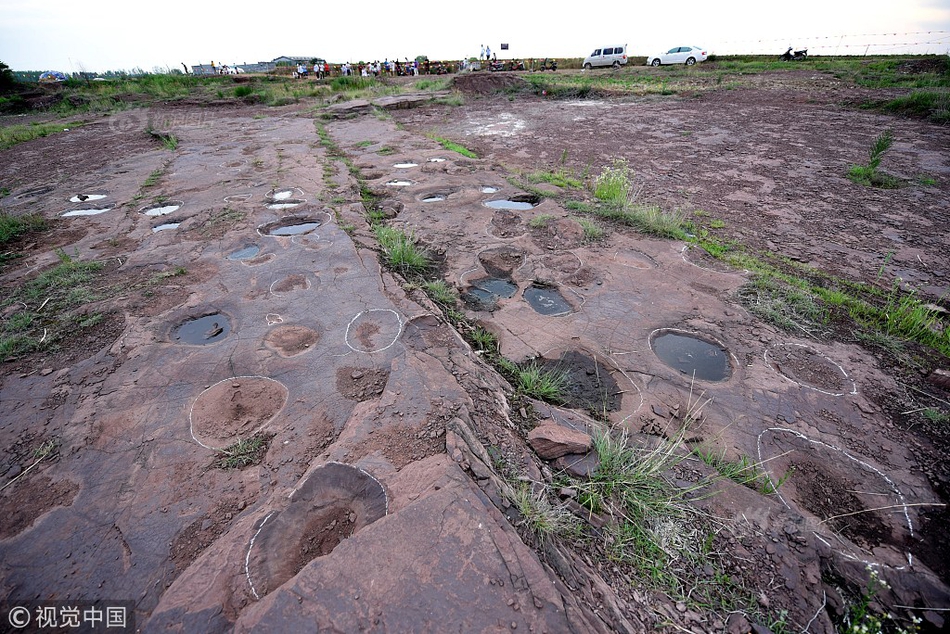 Engineers test new technology to clean up oil spills more efficiently