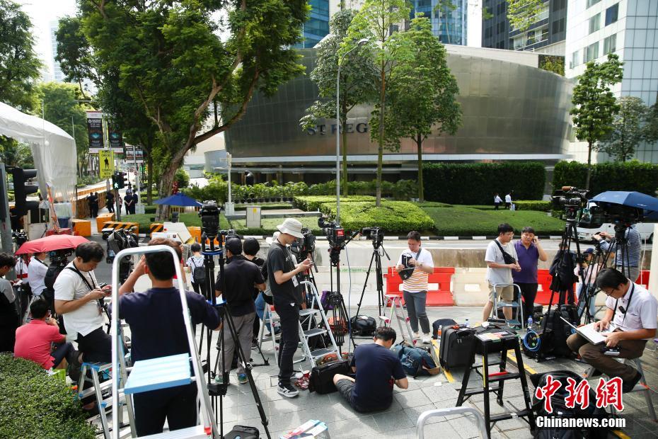 The government launched a campaign to promote recycling among businesses and schools