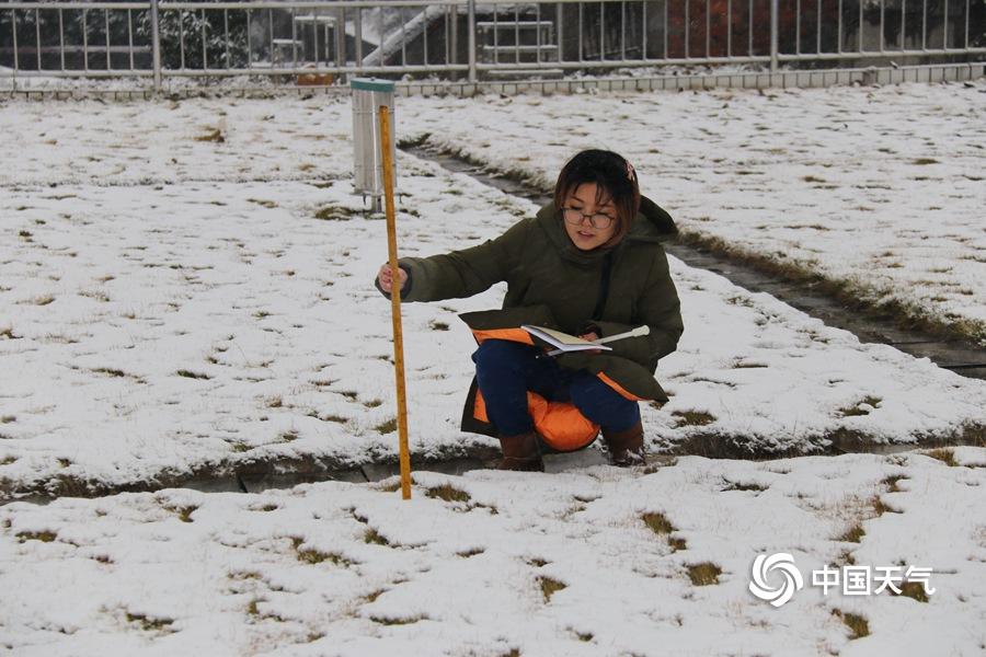 The government launched a campaign to promote recycling among businesses and schools