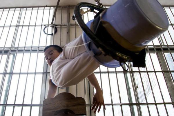 A tech startup launched a new app that helps users track their daily water intake