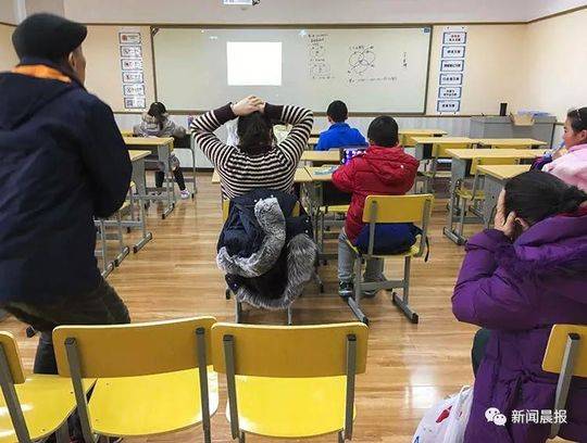 A hospital launched a smoking cessation program with free nicotine replacement therapy