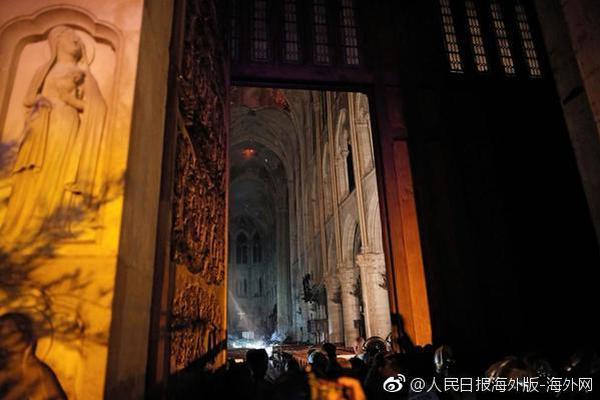 A fire department taught residents how to use fire extinguishers during a hands-on training session