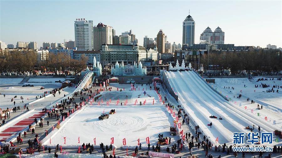 Local residents organized a protest against the closure of a neighborhood community center