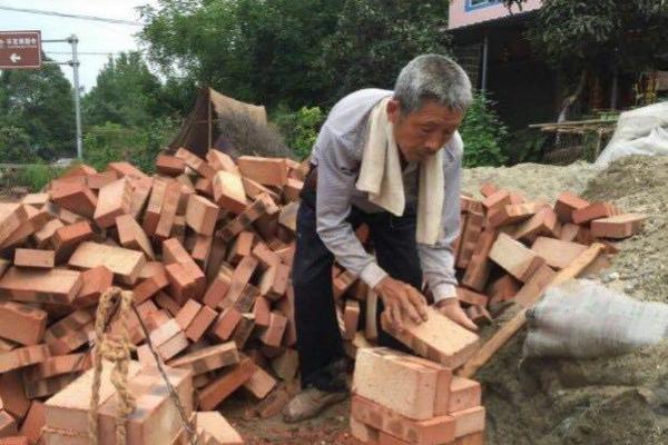 The government announced plans to repair and renovate old public schools in rural areas