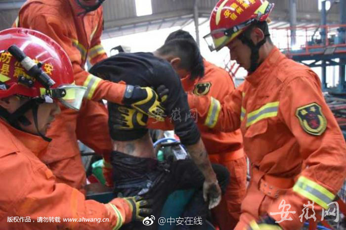 A hospital launched a smoking cessation program with free nicotine replacement therapy