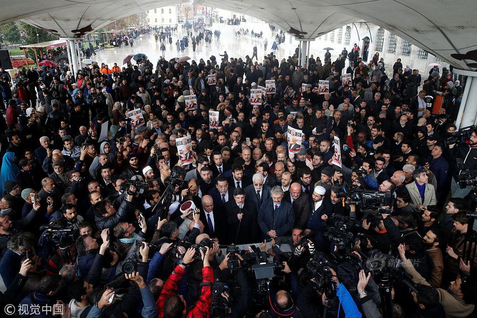 A snowstorm in the northern states canceled over 500 flights and closed government offices