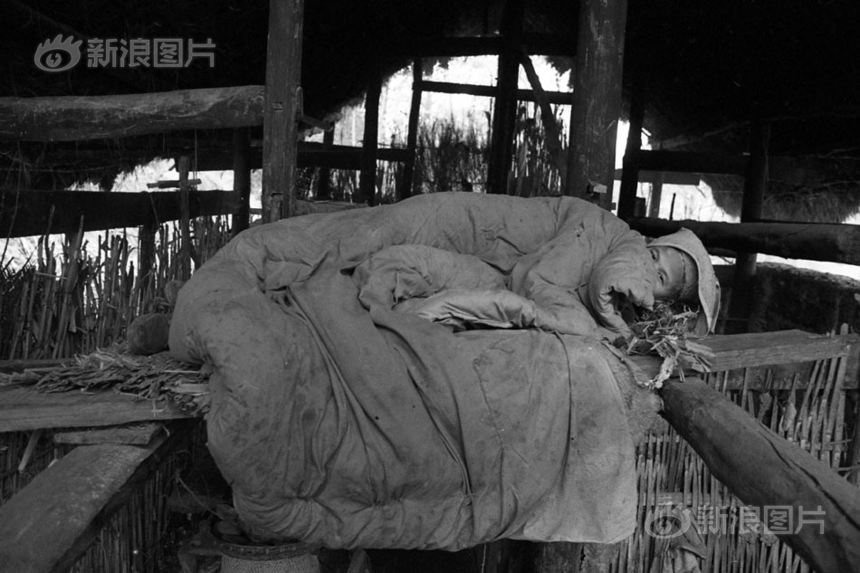 Physicists study black holes to understand universe formation