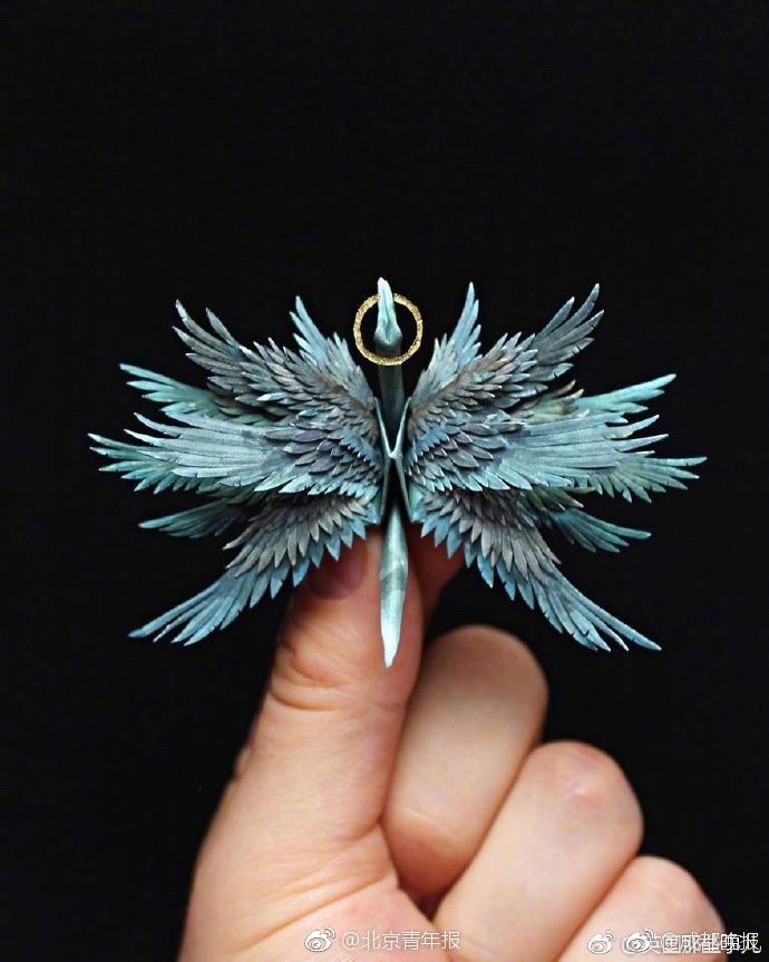 A retailer announced it would offer free shipping on all online orders over $40 during its summer sale