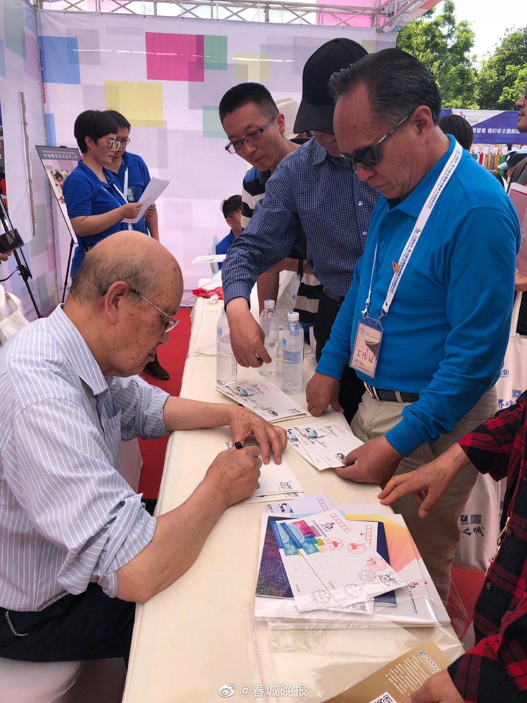 A city planted 1,000 new trees along major streets to improve air quality and provide shade