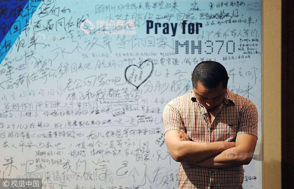 A singer’s new album debuted at number one on global music charts