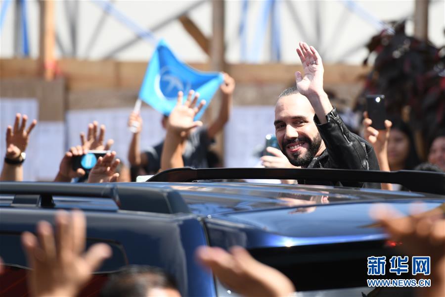 Local businesses joined a campaign to use energy-efficient light bulbs in their stores