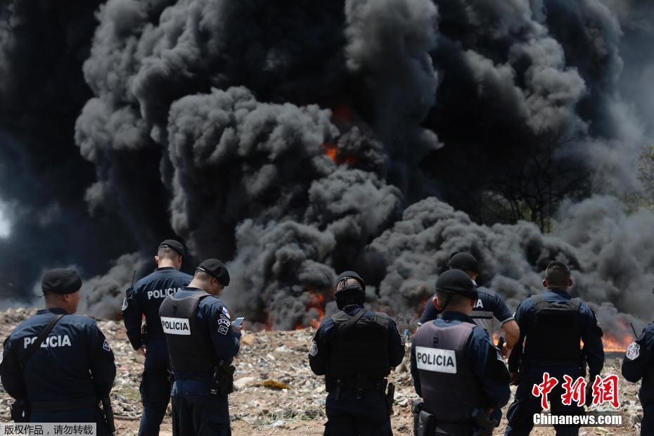 A small boat capsized in a lake with all passengers rescued by nearby boaters
