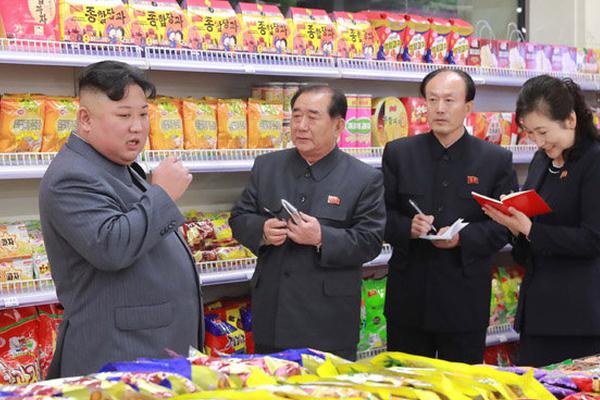 The postal service announced it would hire 10000 temporary workers for the holiday season