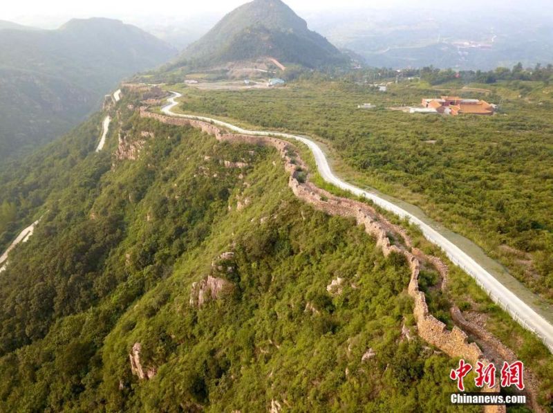 A tech company announced it will open a new headquarters creating 2000 new jobs