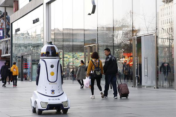 A famous chef opened a new restaurant in the city’s downtown area, specializing in fusion cuisine from around the world.