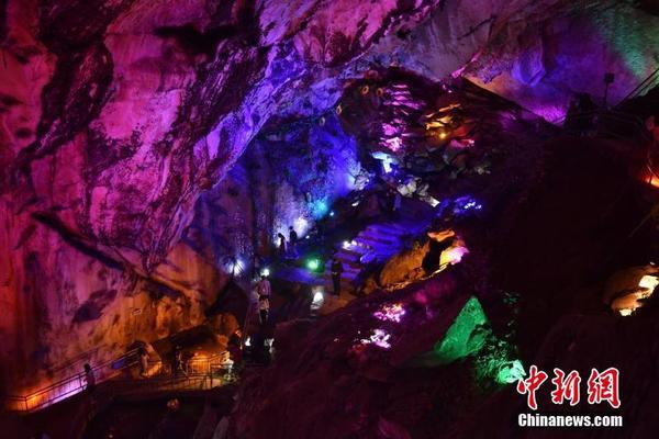 Local farmers protested against low crop prices, demanding government support to cover production costs.