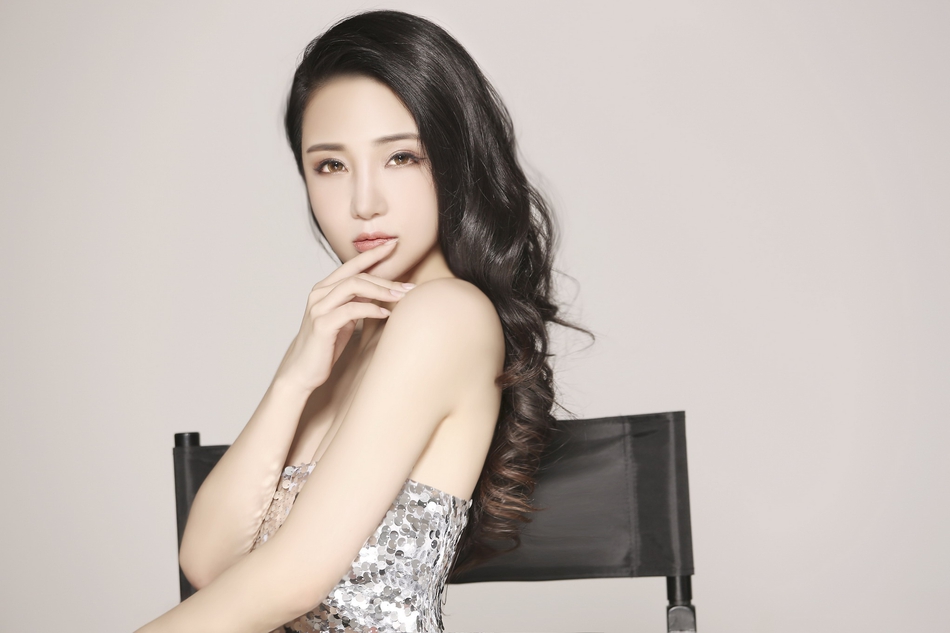 Police arrested five suspects in connection with a series of thefts at a shopping mall