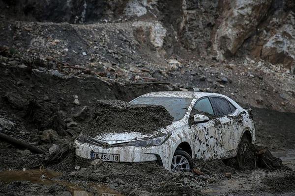A small business owner started selling handmade jewelry at craft fairs