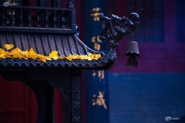 Oceanographers discover underwater hydrothermal vents with unique microbial life