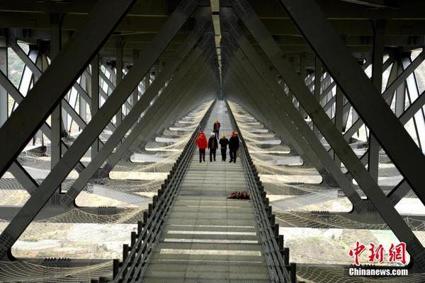 Researchers developed a new battery that can charge electric vehicles in under 15 minutes
