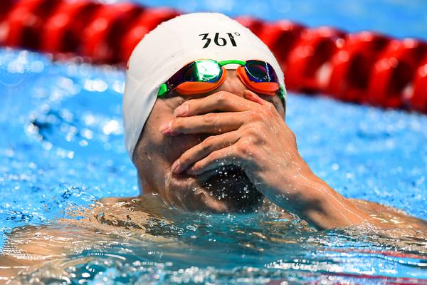 Newspaper reports success of local farmers market in supporting small family farms